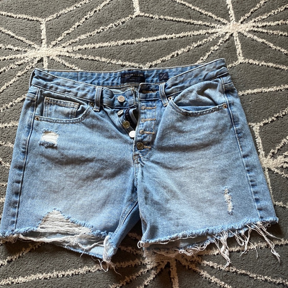 Lucky Jeans boyfriend style cut offs. Size 8/28. Button fly.